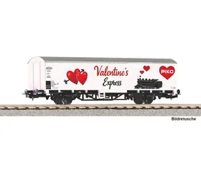 Piko 95746 Valentýnský Expres růžová / Krytý vagón / H0 (1:87) / Délka 160 mm / Rádius 358 mm / od 14 let