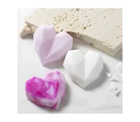 Creativ Company Kreativní sada Výroba mýdla Hearts Pink / Kreativní sada / 3 mýdla ve tvaru srdce / mramorování