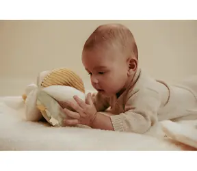 Little Dutch Míček textilní Newborn Naturals / od narození