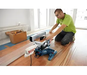 Bosch GTM 12 JL + GTA 2600 / Kombinovaná pokosová a stolní pila / 1800 W / kotouč 305 mm / laser