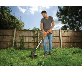 Black&Decker ST182320 / Aku strunová sekačka / 18V / 2.0Ah / šířka záběru 25 cm / struna 1,6 mm