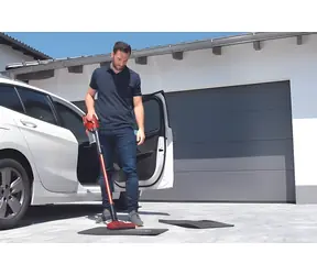 Einhell TE-SV 18 červená/černá / Aku tyčový vysavač / 18V / Cyklonový / bez aku