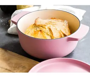 KITCHENAID Litinový kastrol s poklicí růžová 22 cm / 3,3 l / litina / do 260 °C