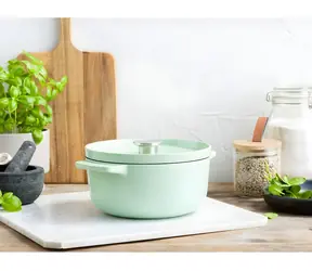 KITCHENAID Litinový kastrol s poklicí světle zelená 22 cm / 3,3 l / litina / do 260 °C