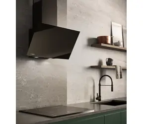 Maan Vertical Glass 60 černá / Odsavač par / Komínový / dálkové ovládání / 595 mm / 135-320 m3/h