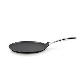 Le Creuset Pánev na palačinky 28 cm černá / Pánev / nepřilnavý povrch