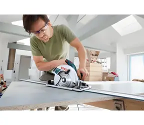 BOSCH GKS 65 GCE Professional modrá / Okružní pila / 1800W / Průměr 190 mm / 4700 ot/min / Hloubka řezu 65 mm