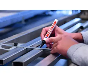 Edding 750 modrá / Lakový popisovač