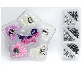 TASIA So Beads Perlové náramky a náhrdelníky / Kreativní sada / korálky a přívěsky / od 5 let