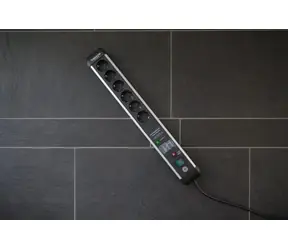 Brennenstuhl Premium-Protect-Line černá/hliník / Přepěťová ochrana / 6 zásuvek / 5 m kabel / 60 000 A