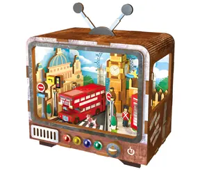 2KIDS TOYS 3D dřevěná skládačka Retro TV Londýn / Miniaturní scéna / LED osvětlení / 100 dílků / 12+ let
