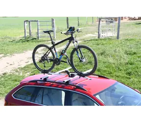 Compass ALU WIND TÜV / Nosič kola na střechu / zamykací / nosnost do 15 kg / TÜV Rheinland