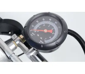 Compass Hustilka nožní s manometrem dvoupístová TÜV/GS / 2x píst 50x120 mm / celokovová konstrukce