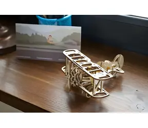 UGEARS 3D dřevěná mechanická skládačka Mini dvojplošník / od 8 let / Obtížnost: nízká