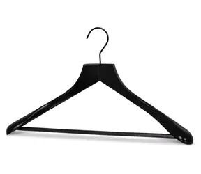 MAWA ALL IN BLACK dřevěné ramínko černé / Ramínko / s kalhotovou tyčí / rozšířené konce / 45 cm