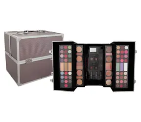 2K Super Model Beauty Train Case Dekorativní kazeta 122,6 g Platinum