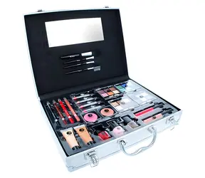 2K Beauty Unlimited Train Case Dekorativní kazeta 63,2 g