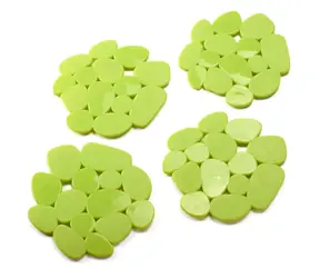 MSV GALETS anýzově zelená / Protiskluzová podložka / ve tvaru oblázků / sada 4 ks / PVC / 12 x 13 cm