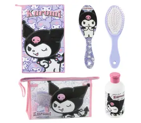 CERDA Toaletní taška Hello Kitty Kuromi / Toaletní sada / Ručník, kartáč na vlasy, lahvička na šampon