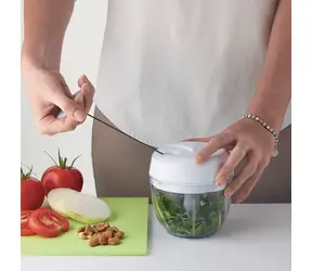 Guzzini CHOP&STORE bílá / Ruční sekáček na zeleninu / 3 nože / 0,36 l