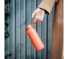 Quokka Solid oranžová / Termoláhev / Nerezová ocel / Dvouplášťová izolace / 510 ml / S poutkem