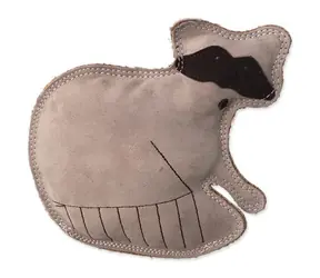 Dog Fantasy Hračka - Dura-fused mýval kůže a juta 18.5cm