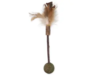 Magic Cat Hračka - Natural Fun dřívko s přírodními pírky a koulemi 18cm