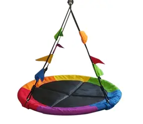 2Kids Toys Houpačka Čapí hnízdo s vlajkami barevné / od 3 let