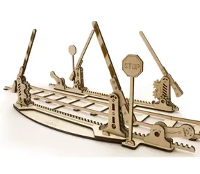 Ugears 3D dřevěné mechanické puzzle Železniční přejezd s 4 m kolejí / od 14 let / 200 dílků / Obtížnost: nízká