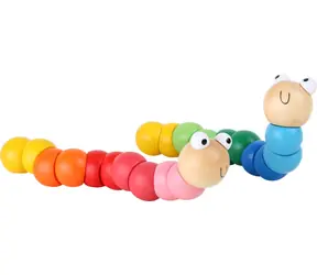 Small Foot Ohebná housenka malá 1 ks červená / od 1 let