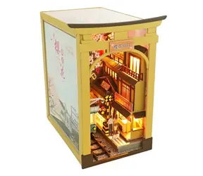 2Kids Toys Zarážka na knihy Sakurové prázdniny / od 14 let