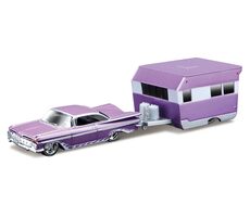 Maisto Design Tow & Go 1959 Chevrolet Impala Alameda Trailer fialová / měřítko 1:64 / od 8 let 