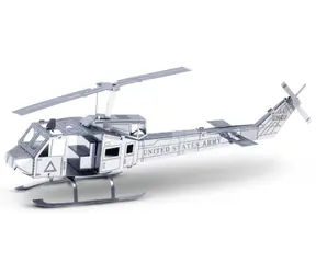 Metal Earth 3D Puzzle Vrtulník Bell UH-1 Huey / od 14 let