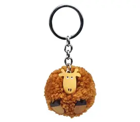 2Kids Toys Dřevěná klíčenka pompon Žirafa / od 3 let
