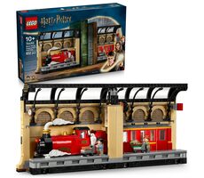 LEGO® Harry Potter™ 76450 Knižní zarážka: Spěšný vlak do Bradavic / Počet dílků: 832 / od 10 let