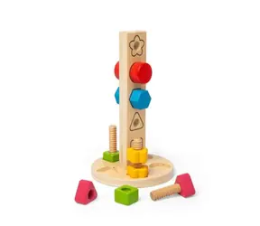 Bigjigs Toys Dřevěná věž s maticemi a šrouby / od 12 měsíců