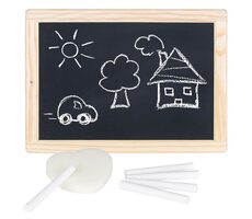 GOKI Oboustranná černá tabulka s křídami / od 3 let