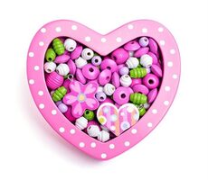 Woody Navlékací dřevěné korálky - Malé srdíčko růžová / od 3 let