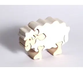 Fauna Dřevěné vkládací puzzle z masivu ovečka bílá / od 3 let