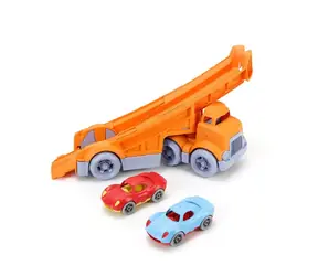 Green Toys Kamion se 2 závodními auty / od 6 měsíců