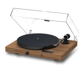 Pro-Ject JukeBox E1 + OM5e walnut / Gramofon / Silikonový řemínek / Bluetooth / 2x 50W