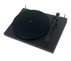 Pro-Ject Debut E Carbon + Ortofon 2M-Red satin black / Gramofon / řemínkový