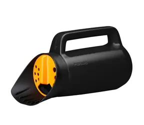 Fiskars Solid 1057076 Ruční sypač soli & písku & hnojiv / 2.3 l