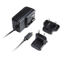 Akasa AK-PK15-02CM / kompaktní napájecí adaptér s USB-C / 5V / 3A / 15W / 1.5 m 