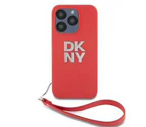 DKNY PU Leather Stack Logo Wrist Strap Zadní Kryt pro Apple iPhone 15 Pro červená