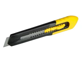 Stanley 1-10-151 / Nůž s odlamovací čepelí plastový / Čepel šířka-délka 18x160mm