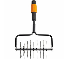 Fiskars QuikFit provzdušňovač trávníku 