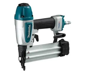 Makita AF506 / Pneu Sponkovačka / Tlak 4.9 - 8.3 bar / Délka hřebíku 15 - 50 mm / Typ: kolářský hřebík / Zásobník 100 ks