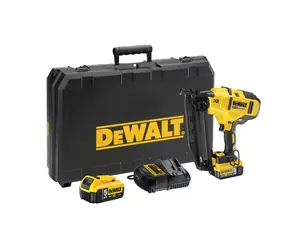 DeWalt DCN660P2 / Aku hřebíkovačka / 18V / Délka hřebíku 32-63 mm / Zásobník 110 ks / 2x 5.0 Ah / nabíječka / kufr