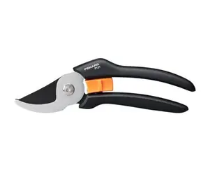 Fiskars P121 Solid Zahradní nůžky dvoučepelové